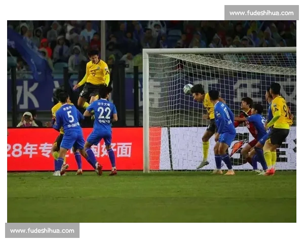 苏超争议一幕!泰州 5 号恶意踹人染红,裁判判罚引球迷集体声讨