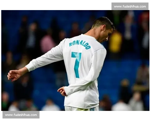 足坛逆龄传奇!C 罗 40 岁神级脚步再掀风暴,网友惊呼:这动作绝了!